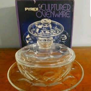 Vintage Pyrex Sculptured Ovenware New